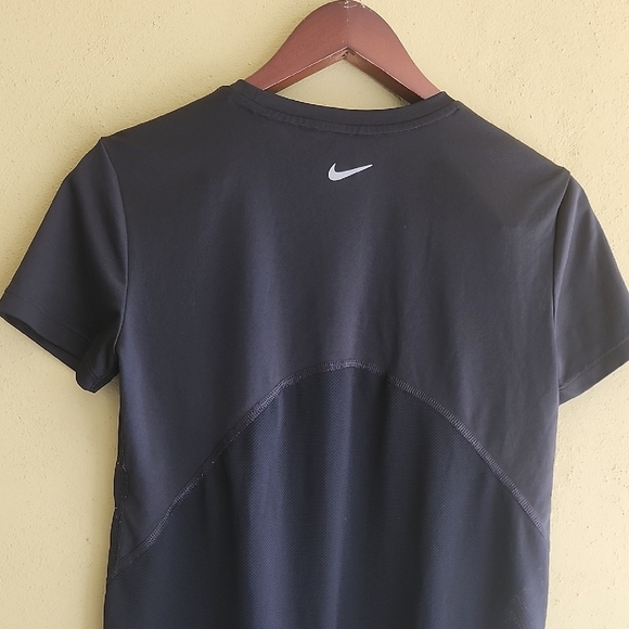 Nike Women's Black Short Sleeve Tee - Picture 6 of 8